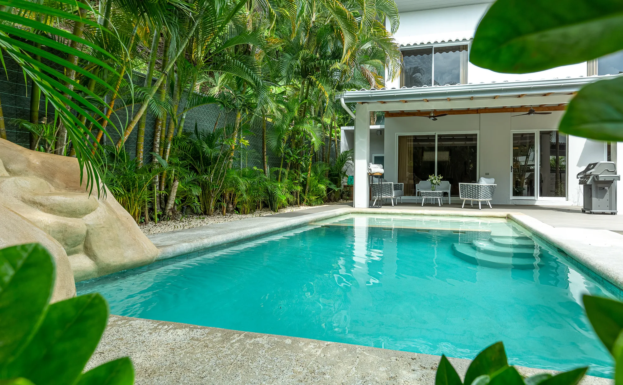 Peace Villa private pool and tropical garden in Santa Teresa